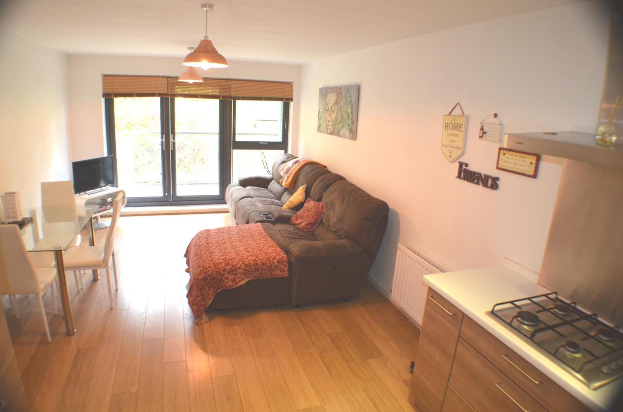 Brentwood Town Retreat - Large 2 Bedroom Apartment Værelse billede