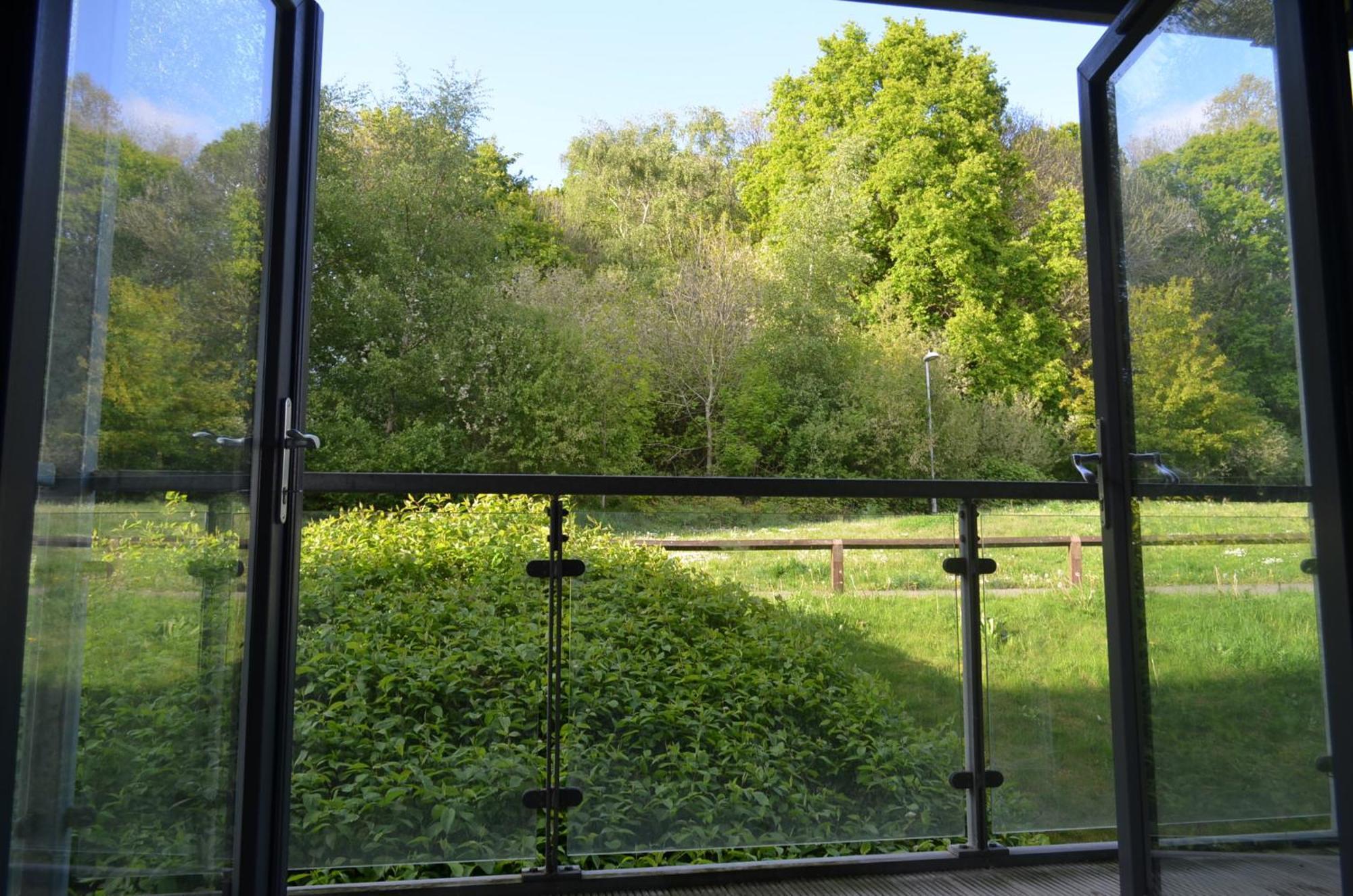 Brentwood Town Retreat - Large 2 Bedroom Apartment Eksteriør billede
