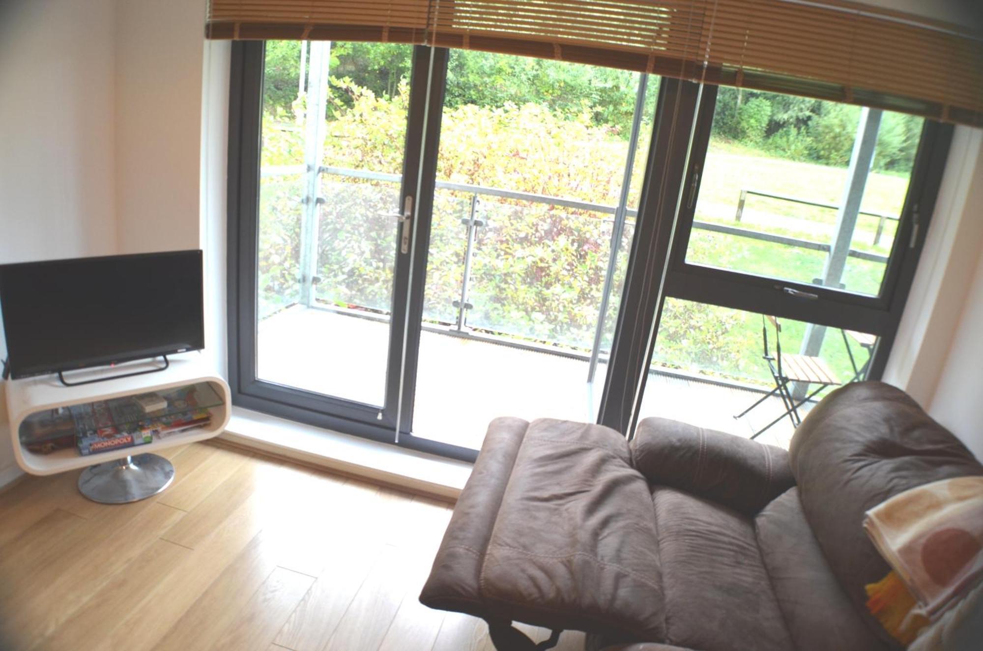 Brentwood Town Retreat - Large 2 Bedroom Apartment Eksteriør billede